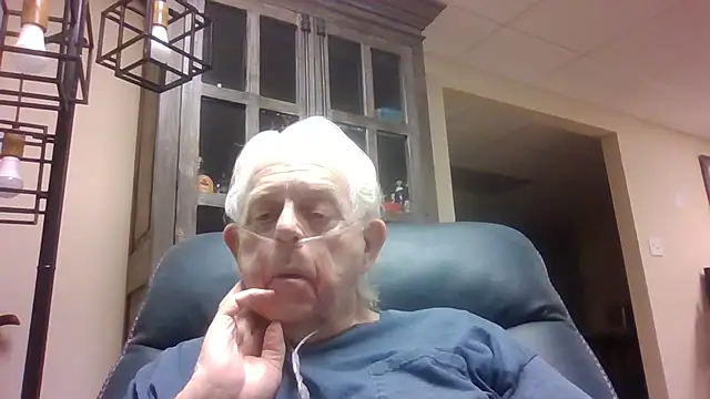 Snapshot of bootlegmanz chatting on April 24, 2026, 3:47 pm bootlegmanz online show from April 24, 2026, 3:47 pm