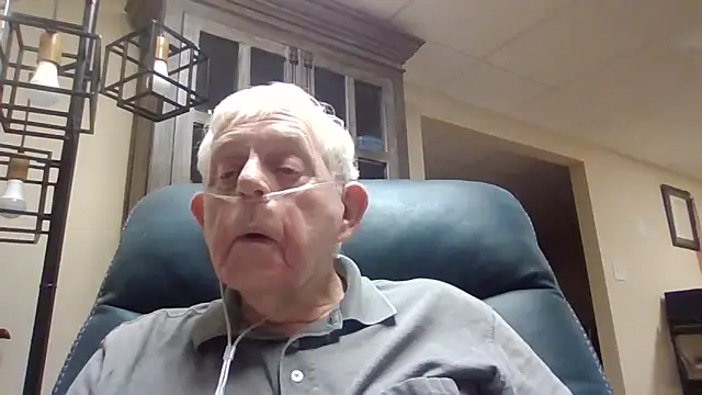 Snapshot of bootlegmanz chatting on May 15, 2026, 2:09 am bootlegmanz online show from May 15, 2026, 2:09 am
