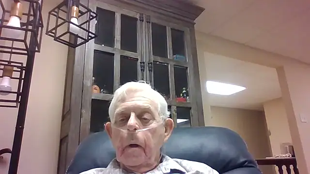 Snapshot of bootlegmanz chatting on May 18, 2026, 1:38 pm bootlegmanz online show from May 18, 2026, 1:38 pm