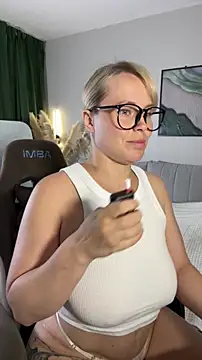 Charming Daphny online show from June 27, 2026, 4:51 am