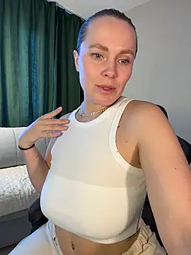 Snapshot of Charming_Daphny chatting on February 27, 2026, 9:31 am Charming Daphny online show from February 27, 2026, 9:31 am