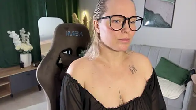 Charming Daphny online show from June 10, 2026, 6:47 am