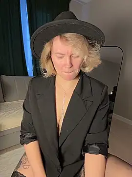 Snapshot of Charming_Daphny chatting on February 15, 2026, 12:04 pm Charming Daphny online show from February 15, 2026, 12:04 pm