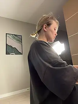 Snapshot of Charming_Daphny chatting on February 12, 2026, 6:13 am Charming Daphny online show from February 12, 2026, 6:13 am