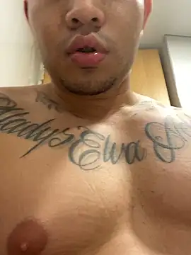 Juanes432 online show from February 15, 2026, 6:03 am