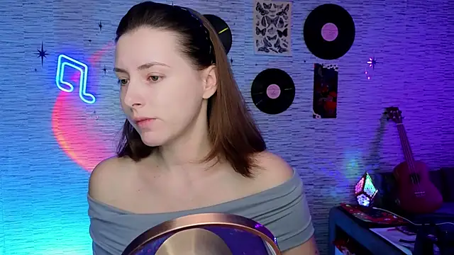 GloriaElmer online show from March 3, 2025, 6:09 am