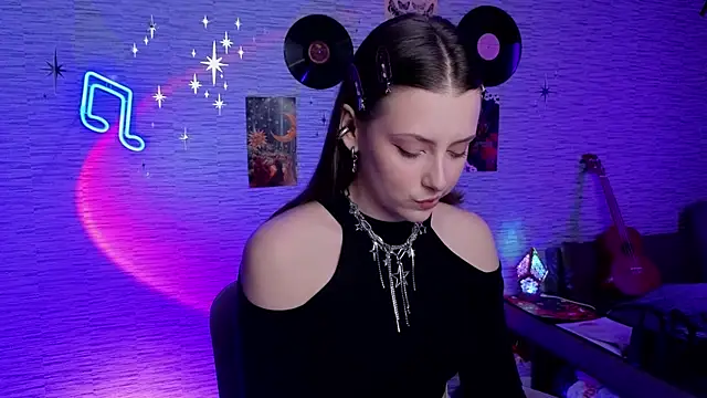 GloriaElmer online show from March 21, 2025, 9:45 am