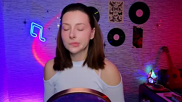 GloriaElmer online show from February 5, 2025, 7:39 am