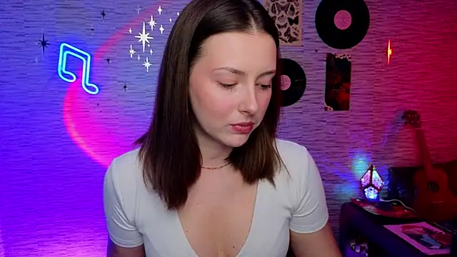 GloriaElmer online show from February 4, 2025, 11:05 am