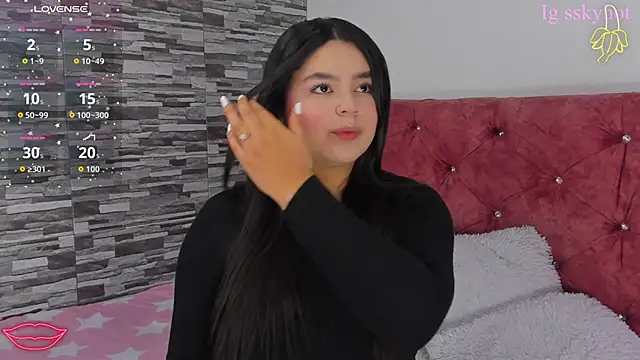 Snapshot of skyhotgirll chatting on October 4, 2025, 8:05 am skyhotgirll online show from October 4, 2025, 8:05 am