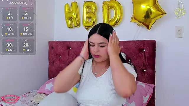 skyhotgirll online show from March 28, 2026, 7:37 pm