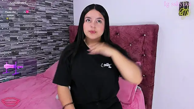 Snapshot of skyhotgirll chatting on October 22, 2025, 2:44 am skyhotgirll online show from October 22, 2025, 2:44 am