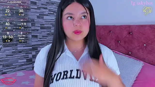 Snapshot of skyhotgirll chatting on October 3, 2025, 4:36 am skyhotgirll online show from October 3, 2025, 4:36 am