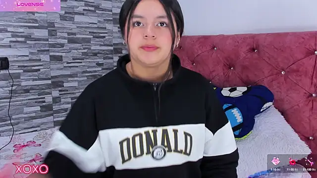 Snapshot of skyhotgirll chatting on February 6, 2025, 6:02 pm skyhotgirll online show from February 6, 2025, 6:02 pm