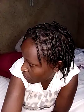 pretty prickle online show from November 19, 2025, 2:17 pm