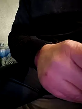 Snapshot of pagani5656 chatting on February 4, 2025, 9:28 am pagani5656 online show from February 4, 2025, 9:28 am