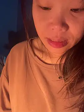 Snapshot of Laura8910 chatting on January 2, 2025, 7:44 am Laura8910 online show from January 2, 2025, 7:44 am