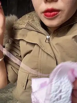 Snapshot of Laura8910 chatting on March 7, 2025, 2:25 am Laura8910 online show from March 7, 2025, 2:25 am