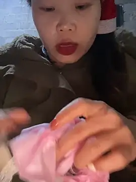 Snapshot of Laura8910 chatting on March 8, 2025, 4:01 am Laura8910 online show from March 8, 2025, 4:01 am