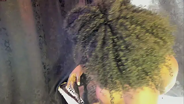 Snapshot of MiaKnox chatting on February 3, 2026, 12:10 am MiaKnox online show from February 3, 2026, 12:10 am