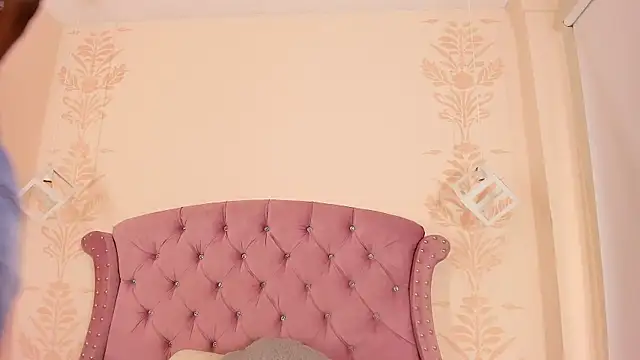 DaphneLloyd online show from September 29, 2025, 8:03 pm