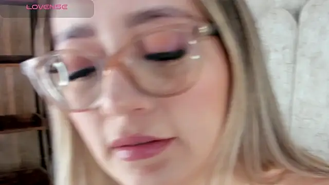 Miaa Palmer online show from March 21, 2026, 8:35 pm