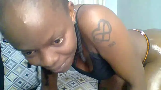 Petite 254 online show from December 22, 2025, 12:27 pm