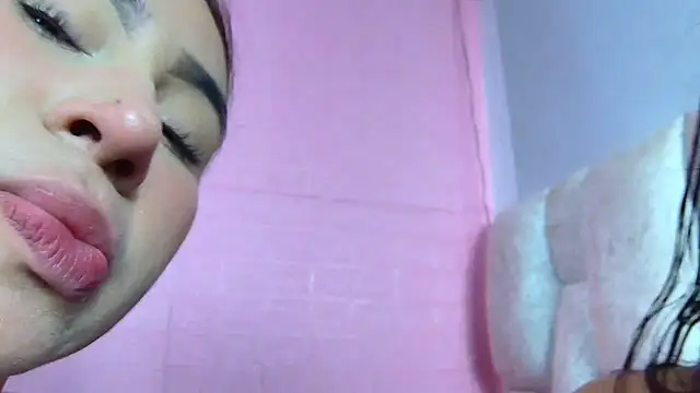 Snapshot of strawberrymia68 chatting on March 1, 2025, 1:07 pm strawberrymia68 online show from March 1, 2025, 1:07 pm