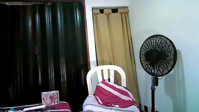 Snapshot of kimmiemm chatting on March 10, 2025, 1:34 am kimmiemm online show from March 10, 2025, 1:34 am