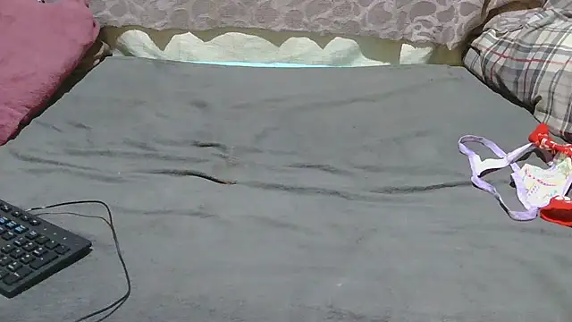 Snapshot of slim_girl02 chatting on March 31, 2026, 7:21 am slim girl02 online show from March 31, 2026, 7:21 am