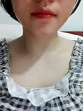  Attractivegirl33 online show from October 4, 2025, 12:50 pm