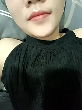  Attractivegirl33 online show from October 2, 2025, 4:43 pm