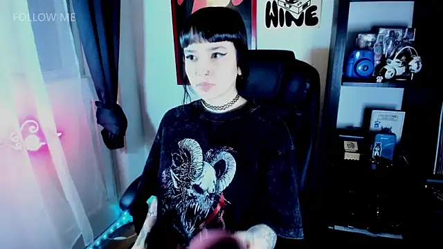 Snapshot of Demongirl6666 chatting on April 16, 2026, 5:57 pm Demongirl6666 online show from April 16, 2026, 5:57 pm