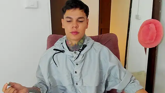 Jordyrodriiguez online show from October 27, 2025, 1:56 pm