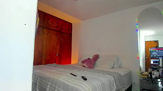 Jordyrodriiguez online show from February 15, 2025, 4:14 am