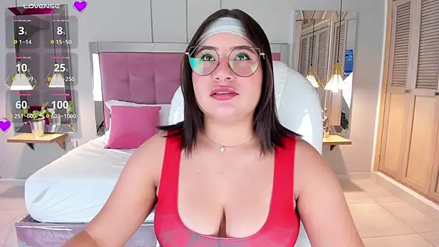 HannaKarson online show from October 6, 2025, 12:39 pm