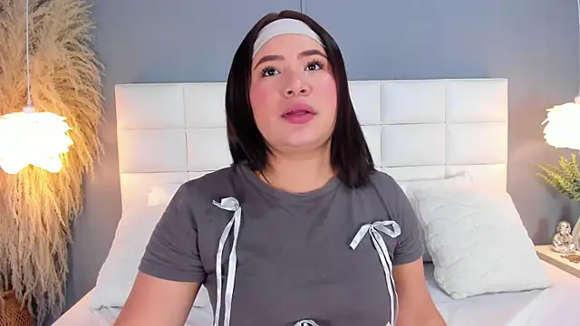 HannaKarson online show from November 4, 2025, 11:36 am