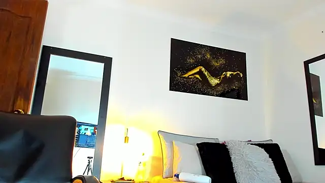 KimberlyBanks2 online show from November 30, 2025, 1:12 pm