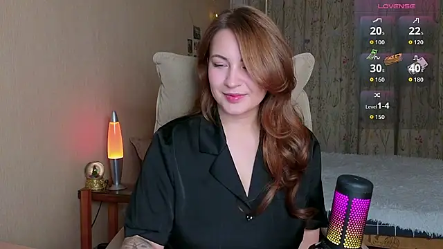 LisaCase online show from November 25, 2025, 10:04 am