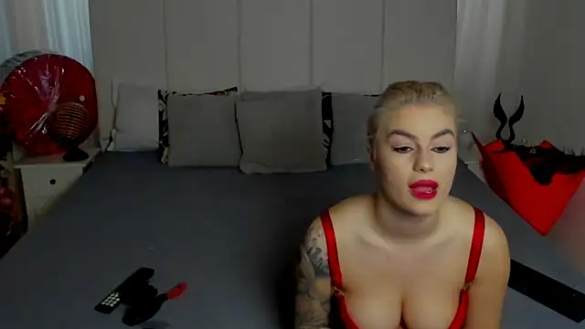 Snapshot of KasiaGraziela18 chatting on March 15, 2025, 1:40 pm KasiaGraziela18 online show from March 15, 2025, 1:40 pm