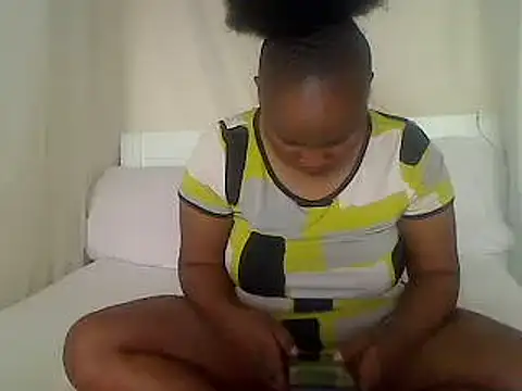 Snapshot of browndolly12 chatting on February 20, 2025, 2:13 pm browndolly12 online show from February 20, 2025, 2:13 pm