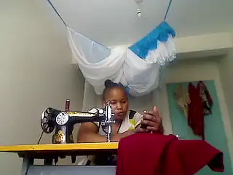 Snapshot of browndolly12 chatting on February 22, 2025, 8:50 am browndolly12 online show from February 22, 2025, 8:50 am
