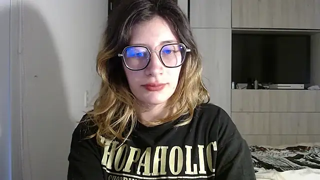 mariana124- online show from December 17, 2024, 5:58 pm