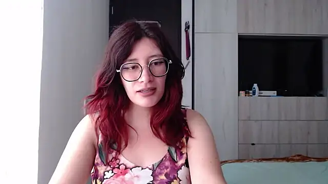 mariana124- online show from February 12, 2025, 6:40 pm