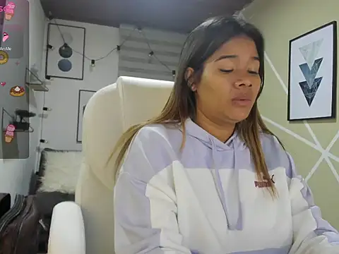 Enma  clark online show from October 25, 2025, 4:11 am