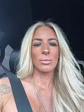 blondiluvsanal online show from July 5, 2026, 7:32 pm