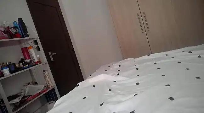 queen-goddess online show from February 24, 2025, 6:27 am