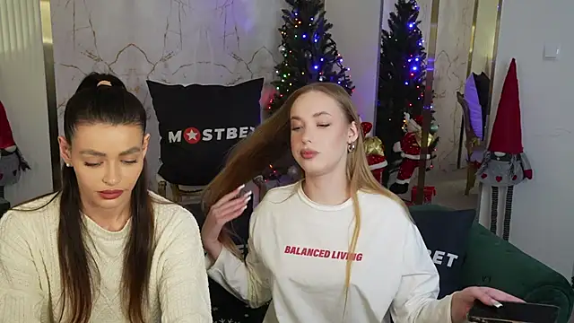 Snapshot of Gabriella054 chatting on January 3, 2025, 11:44 pm Gabriella054 online show from January 3, 2025, 11:44 pm