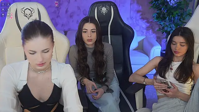 Snapshot of Gabriella054 chatting on March 18, 2025, 11:33 am Gabriella054 online show from March 18, 2025, 11:33 am