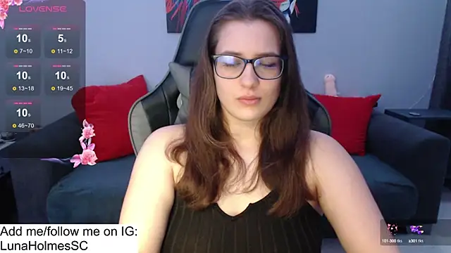 LunaHolmes online show from January 22, 2025, 4:33 pm